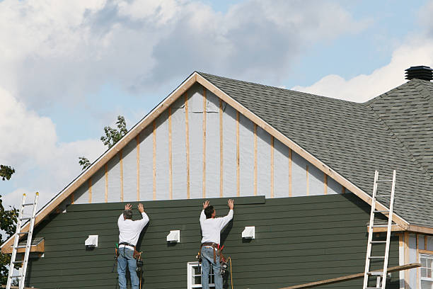 Professional Siding Replacement technician working in Black Diamond, FL